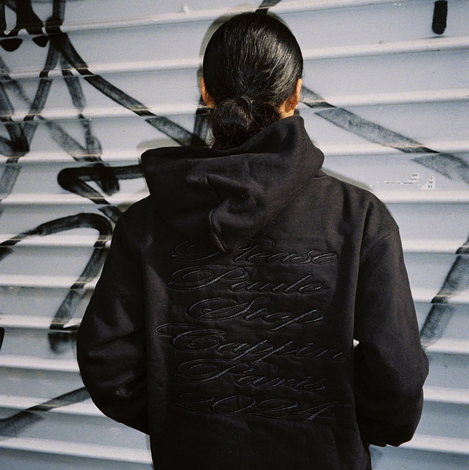 <3 HOODIE BLACK