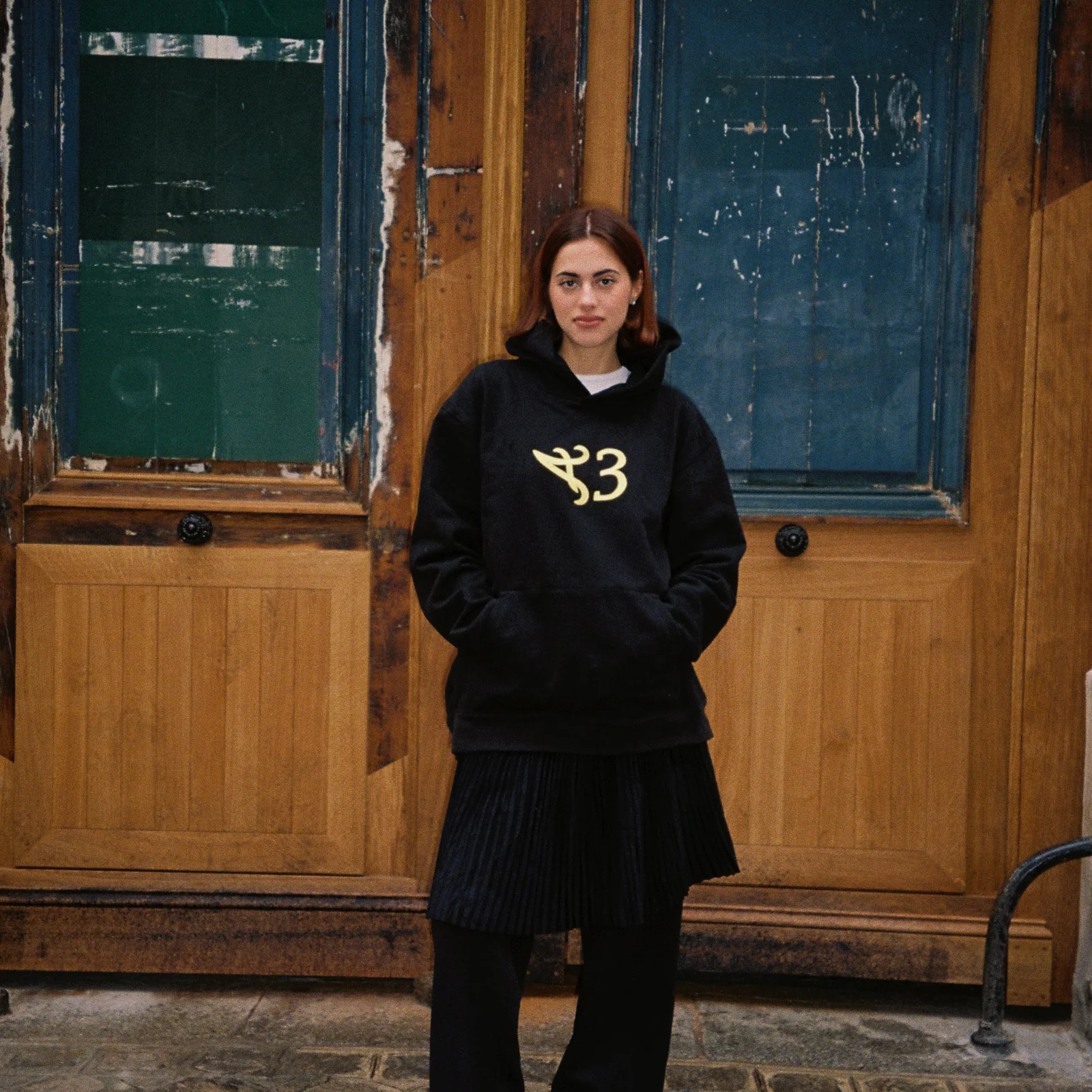 <3 HOODIE BLACK